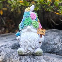 Gnome Resin Statues Outdoor Garden Decoration with Solar LED Light, Type 2
