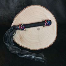 Flogger mit Paracord in Bunt und Schwarz