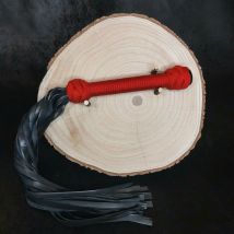 Flogger mit Paracord in Rot