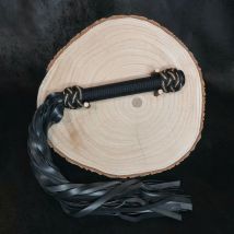 Flogger mit Paracord in Gold und Schwarz