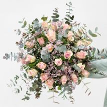 Um bouquet extra grande de 24 rosas rosa