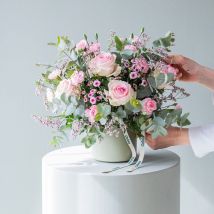 Arranjo com rosas cor-de-rosa