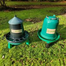 Kit Plastique Recyclé 2 Poules Abreuvoir 3L et Mangeoire 2kg à Pieds