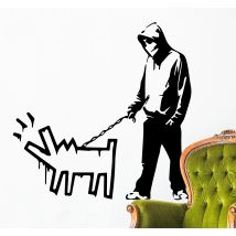Sticker Art Deco Homme cagoulé avec chien qui aboie