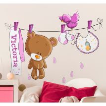 Sticker enfant ours en peluche sur séchoir rose
