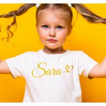 T-shirt personnalisé nom avec un cœur