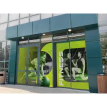 Vinilo adhesivo publicidad microperforada hacia el exterior