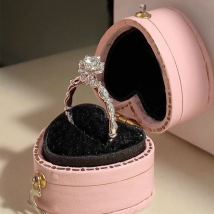 Bague de mariage en argent pur pour femme, feu d'artifice du château de princesse en fuite et diamant, pierre Mosang, proposition, tenue à la main