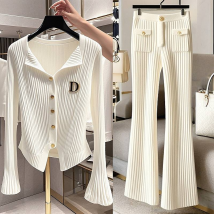 Cardigan tricoté blanc à manches trompettes pour femme