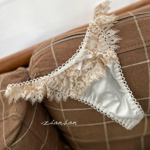 Vêtements pour femmes cils creux dentelle lait soie sexy dentelle string femmes sous-vêtements sans couture