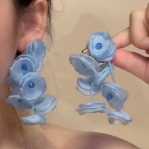 Boucles d'oreilles à pampilles en fleurs bleues vintage, design de niche super féerique, personnalité unique exagérée, boucles d'oreilles de vacances