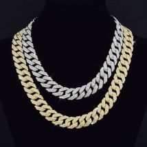 Collier pendentif unisexe en or blanc avec huit cœurs et huit flèches et un seul diamant en zircon