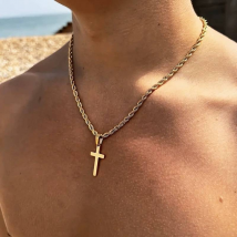 Collier en acier inoxydable, collier en croix à chaîne torsadée en or, l'acier au titane ne se décolore pas, collier pour homme à la mode et polyvalent