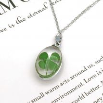 Hot four-leaf clover necklace Lucky grass all fashion trends clavicle chain dried flower necklace pendant