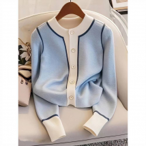 Les hauts chics pour femmes sont très beaux, un cardigan tricoté bleu unique et chic