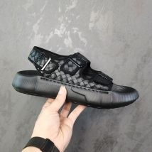 Thick-soled sandals for men with rubber foam, non-slip metal buckle, quality woven outerwear, lightweight beach shoes for men