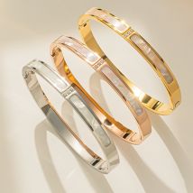 Version coréenne de la coquille de nacre blanche incrustée de trois diamants et de diamants simple bracelet plaqué or rose 18 carats bracelet en acier titane ne se décolore pas