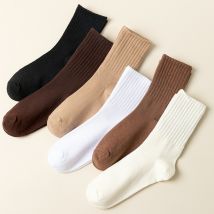 Nouvelles chaussettes de couleur unie pour femmes, chaussettes mi-tubes à rayures verticales, chaussettes chaudes pour femmes d'automne et d'hiver, chaussettes de sport en coton