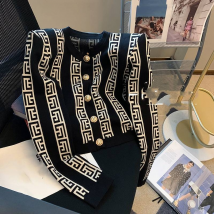 Cardigan tricoté à boutons dorés en jacquard de couleur contrastée pour femme