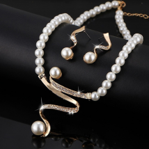 Qianbihe Ensemble de bijoux de mariage avec collier et boucles d'oreilles à tige en perles et strass