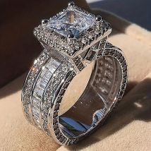 Bague de fiançailles pour femme avec croix brillante