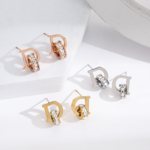 Nouvelle boucle d'oreille personnalisée en diamant carré avec lettre D en or avec une créativité polyvalente, boucle d'oreille Simple pour filles, or Rose