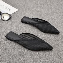 Chaussures pour femmes 2024 nouvelles sandales plates à bout pointu de célébrités Internet dans des pantoufles pour femmes de style fée semi-antidérapantes et paresseuses Baotou Mule