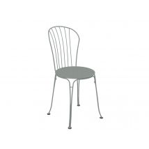 Fermob - Chaise de jardin en métal Opera+ Gris Lapilli Gris lapilli Dimensions (L x l x H):43 x 55 x 89 cm Empilable:Oui Garantie:5 ans Hauteur d'assi