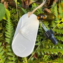 The Foxglove Tree Clematis Botanical Cast Fragrance Diffuser - Small