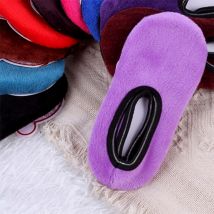 Chaussettes de plancher d'hiver des femmes pantoufles de velours intérieur court anti-dérapant bateau chaussettes couleur unie chaussettes chaudes