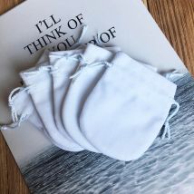 50 pcs/lot flanelle sac pochette pour perle Bracelet à breloques femmes Original Europe bijoux d'anniversaire sacs blancs emballage extérieur