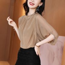 Femmes Printemps Automne Style Chemisiers En Mousseline De Soie Chemises Dame Décontracté Col Montant Demi Manches Lanterne Haut Blouse DF3793