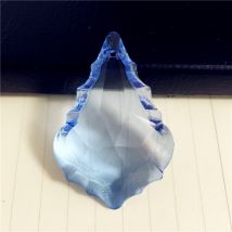 12 PC/lot bleu clair 50 MM cristal à facettes feuille d'érable lustre prisme pendentif un trou pour suspendre pendentif pièces de mariage Decora