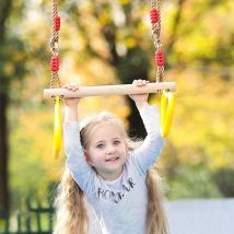 Barre d'oscillation de trapèze en bois pour enfants avec anneaux de gymnastique en plastique pour l'amusement extérieur d'intérieur
