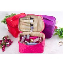Boîte à cosmétiques Sac à cosmétiques matelassé Sac à main de stockage de grande capacité pour femme Sac de maquillage de toilette de voyage
