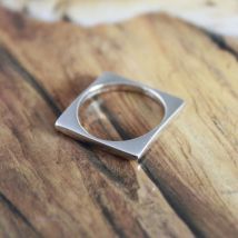 Bagues carrées ajourées de couleur argent pour femmes, anneau circulaire de personnalité exagérée, bijoux à la