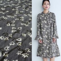 Tissu en coton velours côtelé demi-mètre | Automne, hiver, tissu avec fleurs blanches fraîches pour pardessus robe matériel de vêtement T942