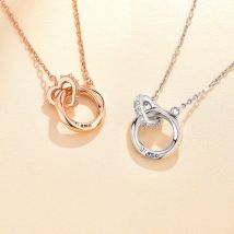 Collier anneau Mobius pour femme double anneau clavicule chaîne tempérament léger luxe titane acier anneau chaîne
