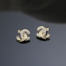 Boucles d'oreilles parfumées en double C incrustées de zircons de nouveau style, boucles d'oreilles haut de gamme, légères, luxueuses et polyvalentes pour femmes, bijoux fantaisie