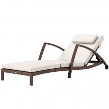 Outsunny Bain de soleil, chaise longue en résine tressée avec dossier réglable, roulettes, coussin et accoudoirs, marron et beige
