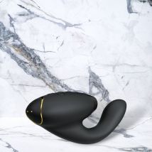 Zwarte Siliconen Duo 2 vibrator met een inbrengbare lengte van 10-15 cm van Womanizer