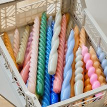 Lot de 2 Bougies colorées et torsadées twist - Idée cadeau femme - Cadeau Crémaillère - Hay - Les Raffineurs
