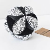 Balle Montessori - Noir - Coton Biologique - Idée cadeau enfant - Idée cadeau de naissance - Wee Gallery - Les Raffineurs
