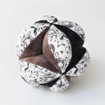 Balle Montessori - Coton Biologique - Idée cadeau enfant - Idée cadeau de naissance - Wee Gallery - Les Raffineurs