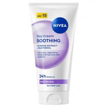 NIVEA Essentials Sensitive Day SPF 15 50 ml