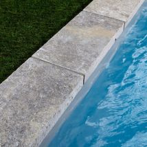 Margelle De Piscine Pierre Naturelle Travertin Gris 1er Choix 70x35x8 Bord Droit (à L'Unité) - Ro'ma Nature - Bricoman