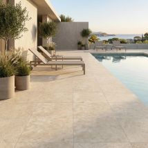 Carrelage Sol Extérieur Effet Pierre Travertin Pomezia Beige R11 60x60 Cm - Réflex Boutique - Bricoman