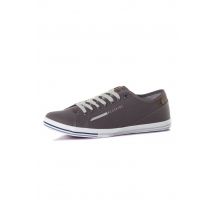 - Chaussures grise en toile