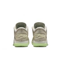 Chaussures indoor Nike LeBron XXII
