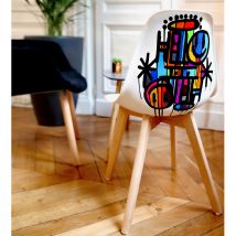 Chaise taguée modèle unique d'artiste en plastique - Hello by Dalas Randalas